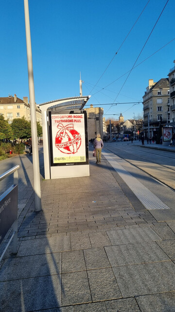 Action Antipub sur Caen en période d'achats de Noël 